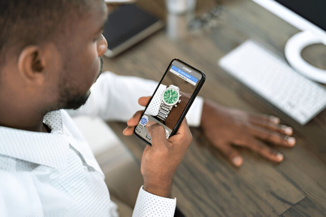 From Filter to Fitting Room: The Virtual Try-On Revolution Virtual-Try-Ons-Top-Trends-Insights-for-Fashion-Home-Beauty